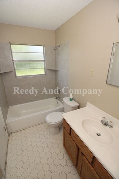 Building Photo - 5197 Chantilly Dr