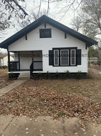 Building Photo - Beautifully Renovated 3 Bedroom, 2 Bath Home- More photos to come!