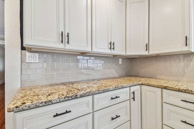 Building Photo - Riverside Heights Historic Bungalow!