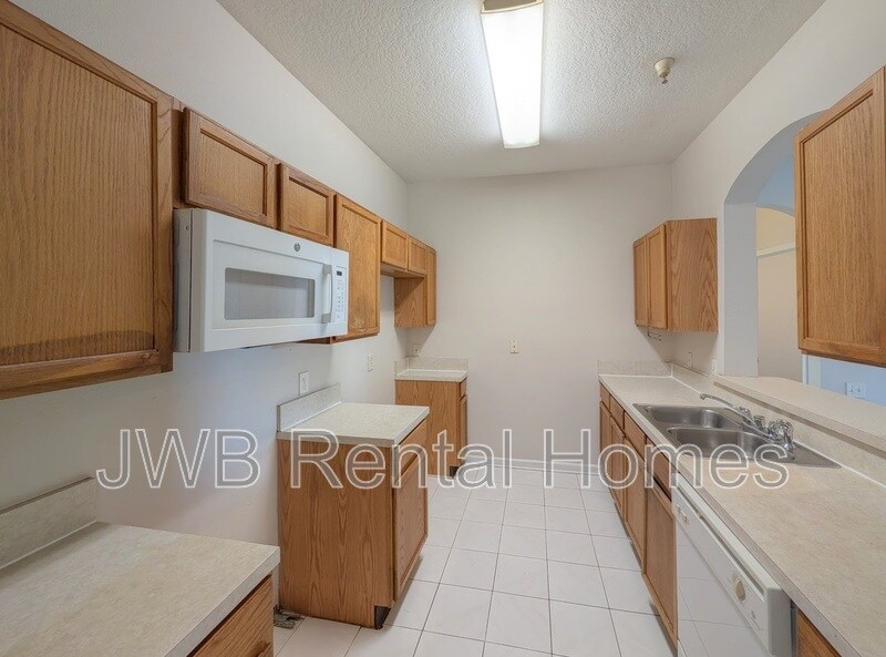 Building Photo - 10550 Baymeadows Rd