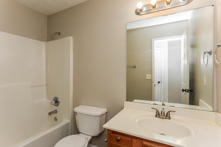 Building Photo - 2350 Larpent Ct