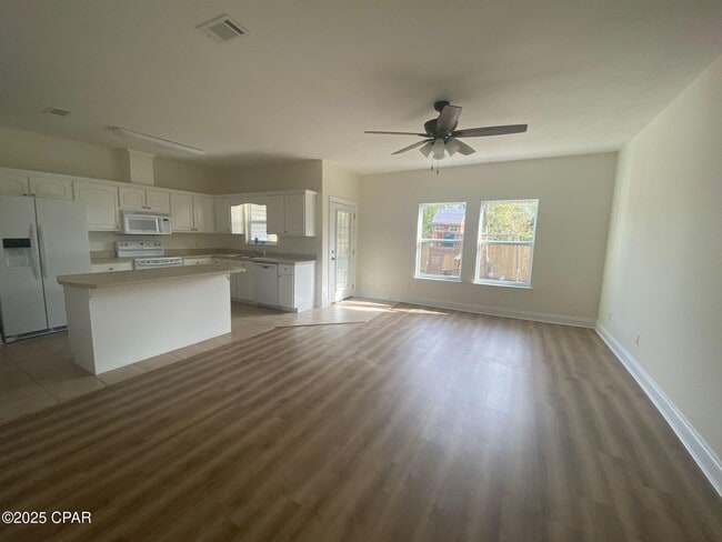 Building Photo - 213 S Jan Dr