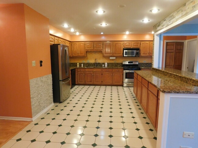 Building Photo - 16501 Nottingham Ct