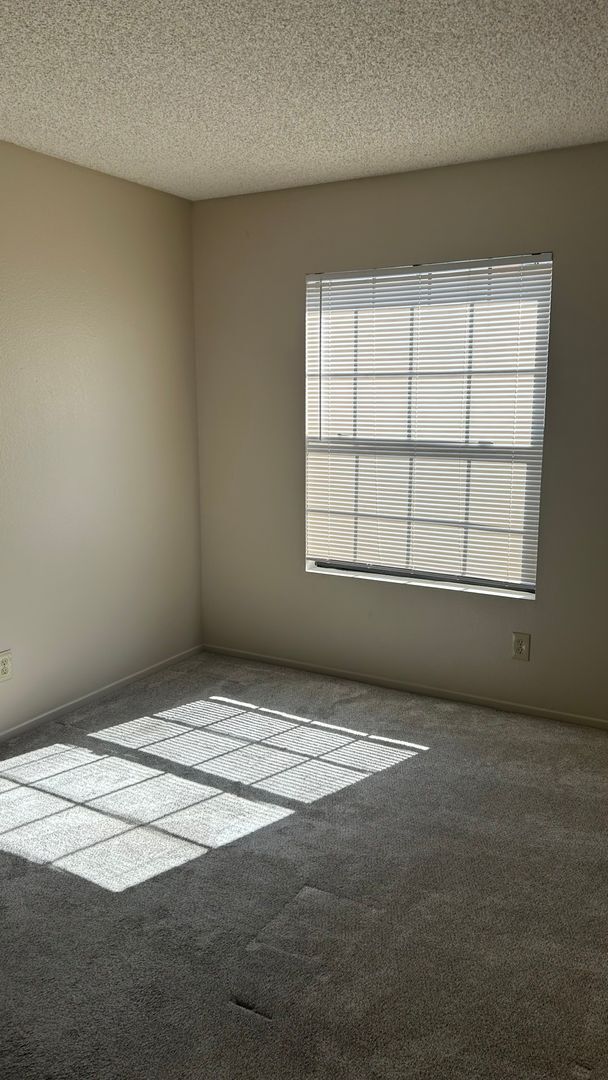 Building Photo - Cozy 1 Bedroom 1 Bath Condo