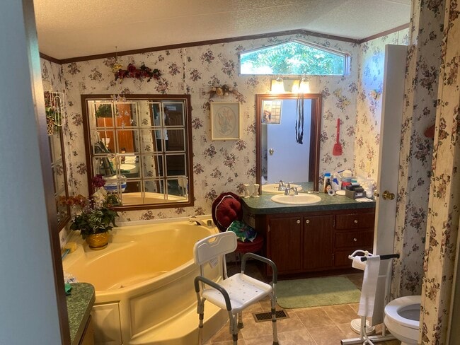 Building Photo - 222 Trailwind St