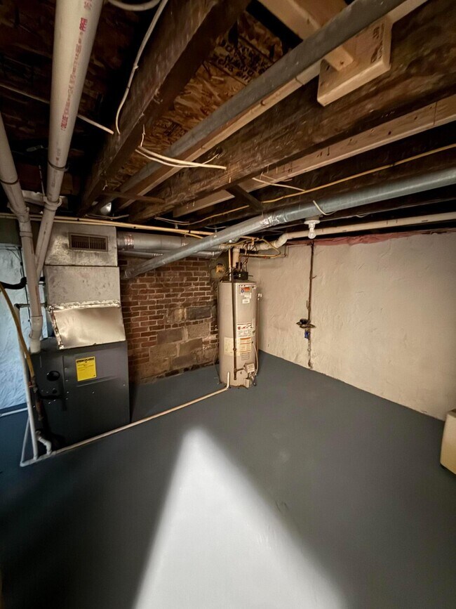 Building Photo - 371 Taylor Ave
