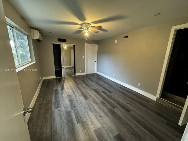 Building Photo - 4206 SW 28th St