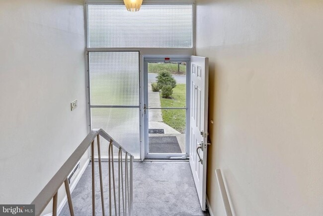 Building Photo - 6048 Rossmore Dr