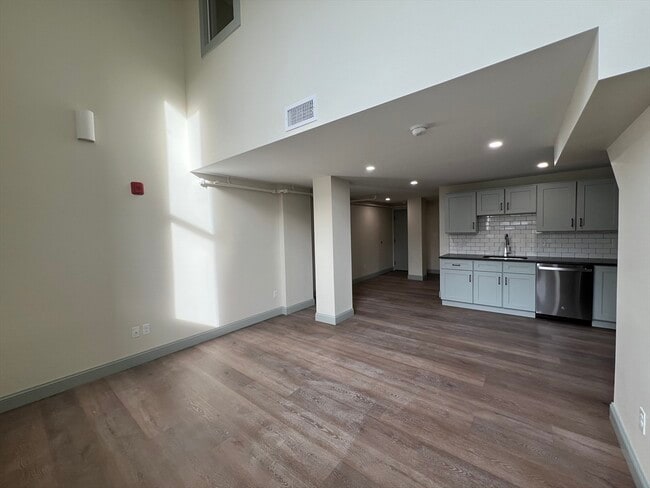 Building Photo - 160 Seabury St