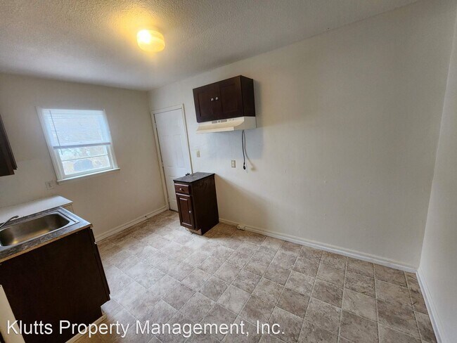 Building Photo - 2 br, 1 bath House - 3212 Seymour Dr Apt #1