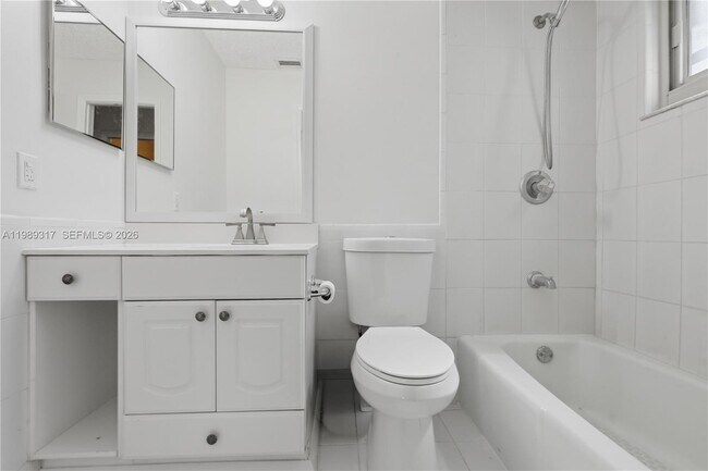 Building Photo - 4512 SW 27th Terrace