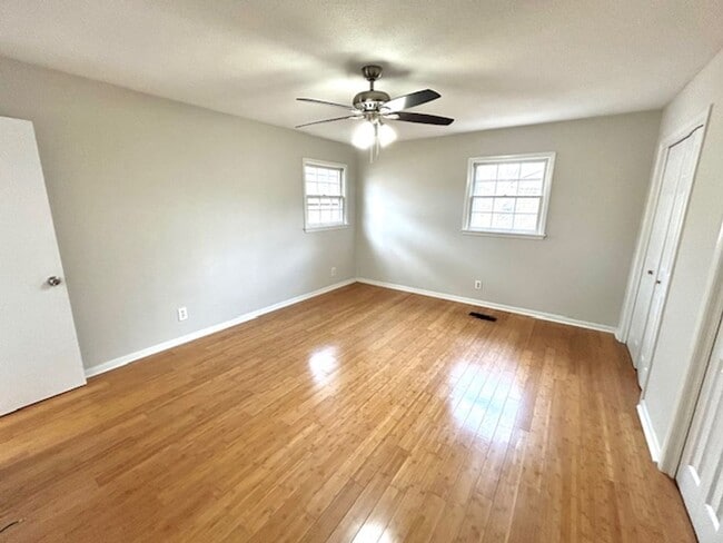 Building Photo - Move-In Ready 3 Bedroom Home with Garage & Private Yard