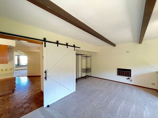 Building Photo - Spacious Home with views of the Irish Hill...