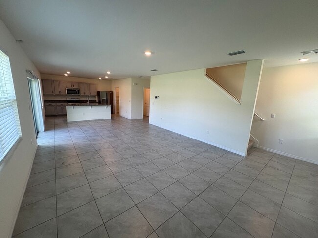 Building Photo - 4 Bed 2.5 Bath Mt Dora Home - Solar Energy!