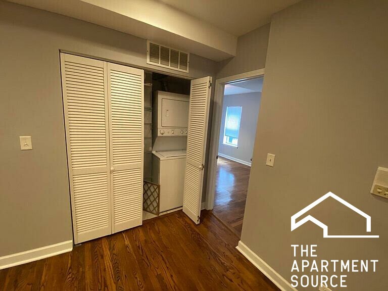 Building Photo - 6504 N Washtenaw Ave