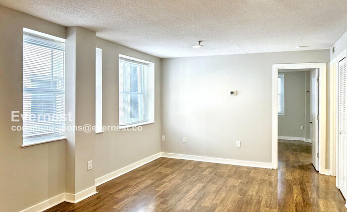 Building Photo - 315 N Spruce St