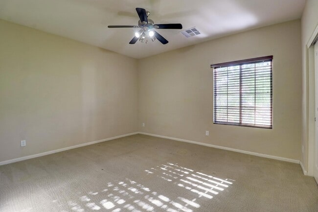 Building Photo - 15359 W Columbine Dr