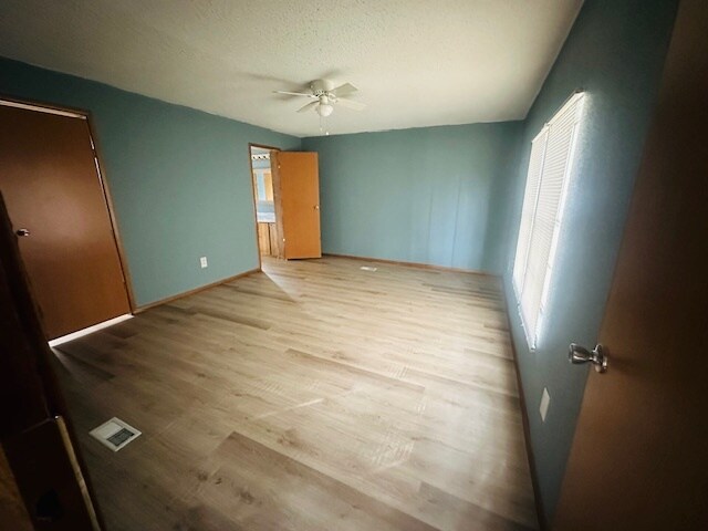 Master bedroom - 16163 Carole Dr