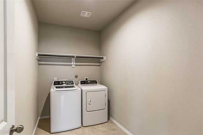 Building Photo - 23822 Piedmont Forest Dr