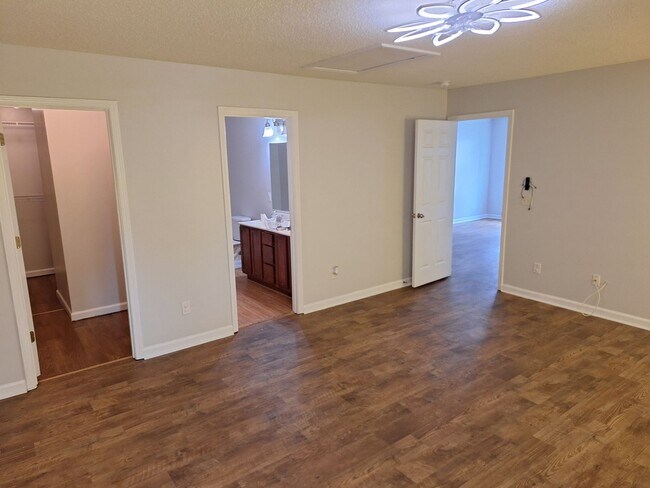 Building Photo - Wonderful Four Bedroom Home Located in Northeast Columbia!