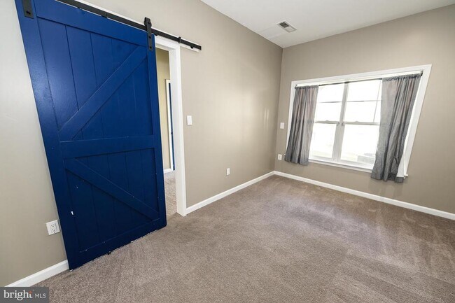 Building Photo - 105 Lantana Ln