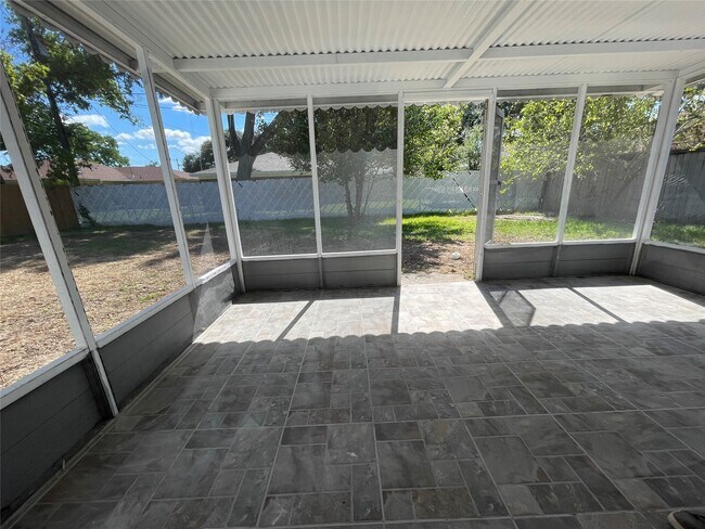 Building Photo - 2825 8th Ave N