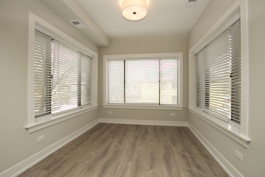 Building Photo - 1005 Crain St