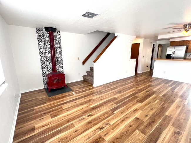 Building Photo - 3316 Riverside Dr