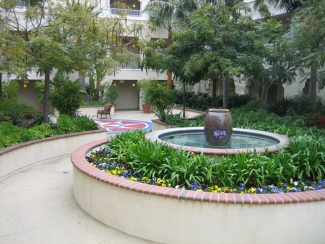Building Photo - Fully Furnished Unit!!!