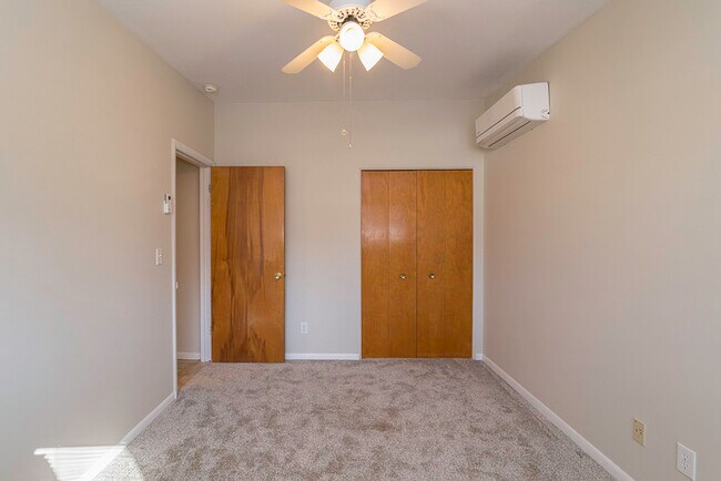 Building Photo - 522 Bemidji Ct