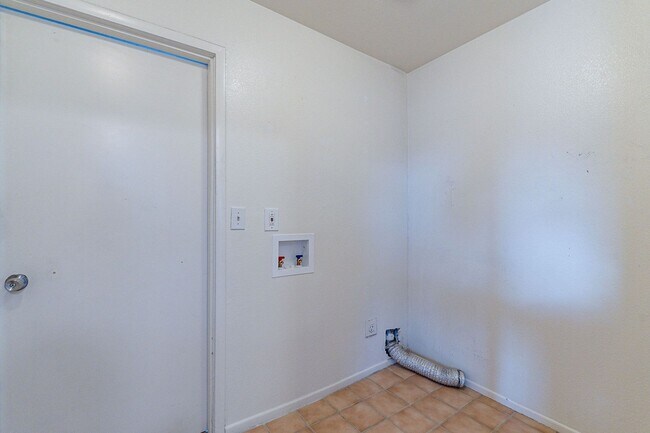 Building Photo - 4501 W Cinnabar Ave