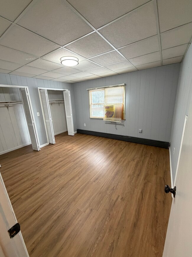 Building Photo - 454 Bodnick St