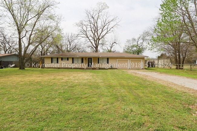 Building Photo - 3 Bed | 2.5 Bath in Oologah!