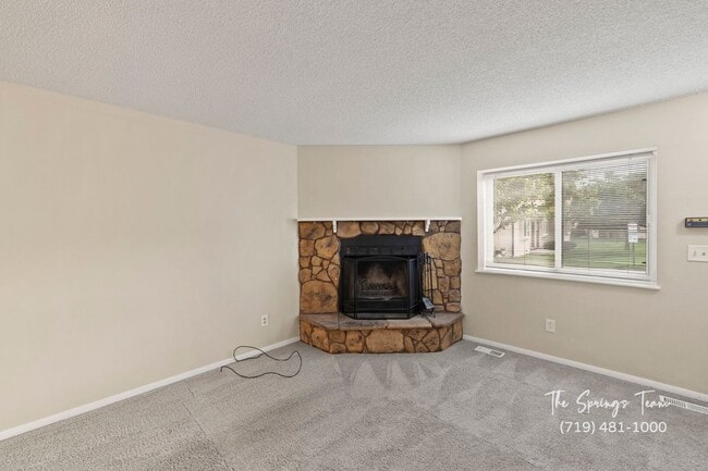Building Photo - La Jolla 2BD Two-Story Townhome convenient...