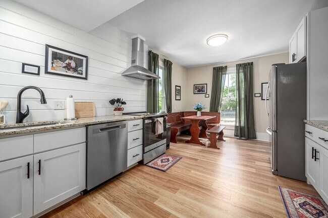 Building Photo - 500 W Rosemary St