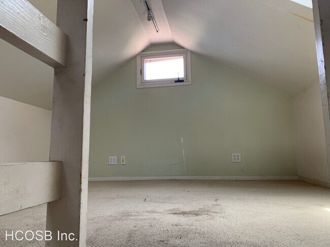 Building Photo - 3 br, 2 bath Apartment - 302 N. Soledad