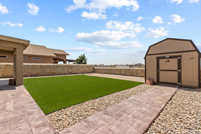 Building Photo - 12664 Azulejos St