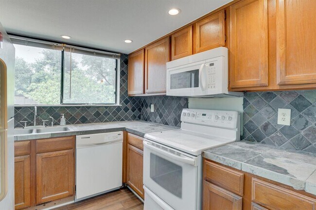 Building Photo - 13341 Water Oak Ln