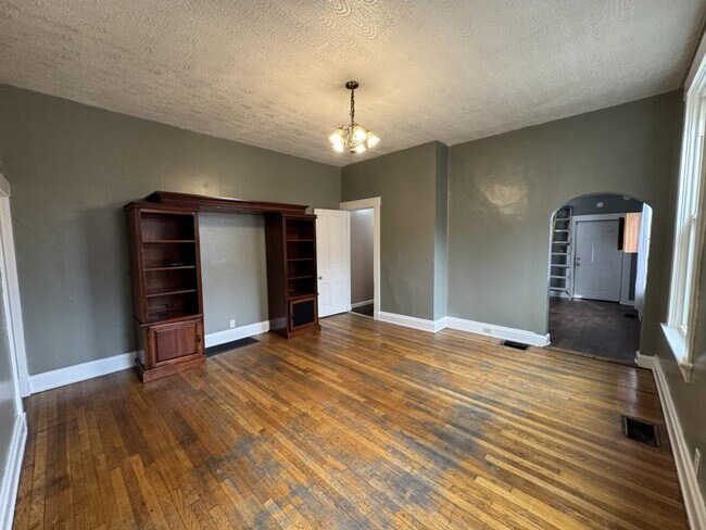 Building Photo - 1014 Considine Ave