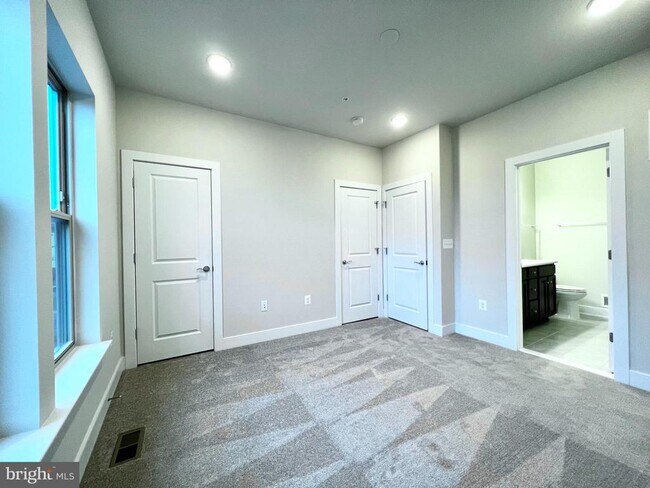 Building Photo - 21 Morrison Dr