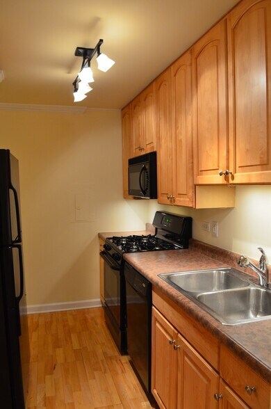 Building Photo - 2407 North Kennicott Drive