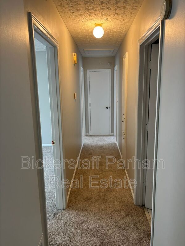 Building Photo - 6270 Stoneway Dr