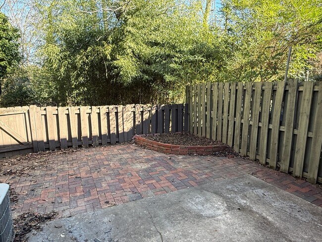 Building Photo - 4605 Hedgemore Dr