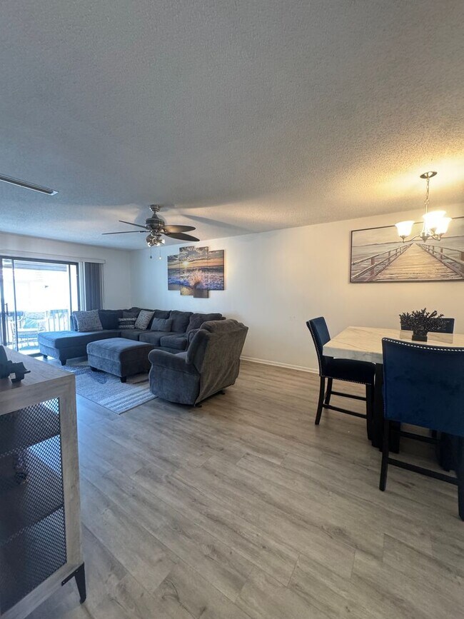 Building Photo - Annual turnkey furnished 2-Bedroom, 2-Bath...