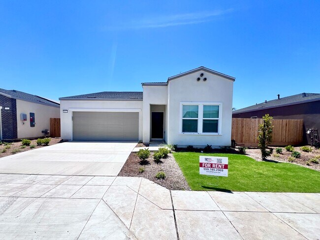 Primary Photo - $2,595 Fowler & Dakota, 4 Bedroom 2 Bathro...