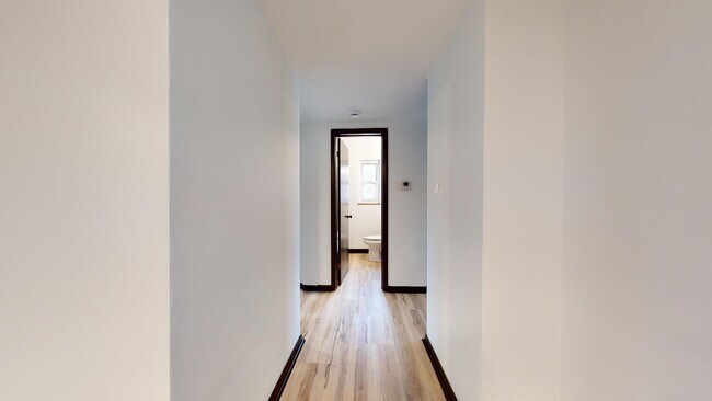 Building Photo - Parma - 2 Bedroom - 3rd Floor Unit