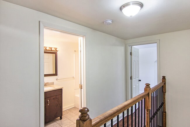 Building Photo - 218 E Milham Ave