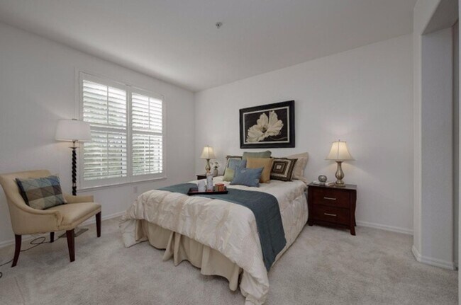 Building Photo - Gated Community With Pool and Fitness Center / 2 Beds 2 Baths