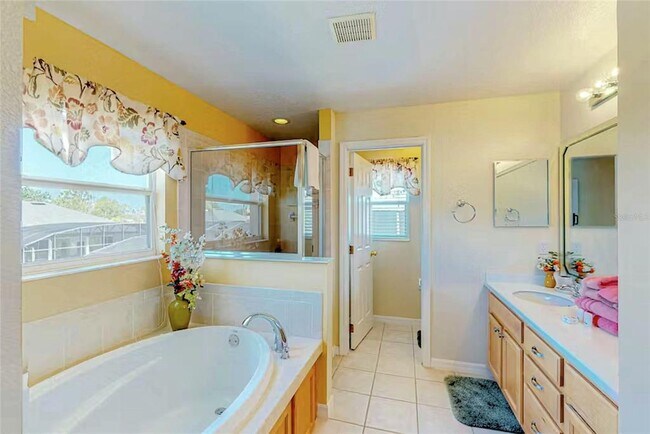 Building Photo - 136 Henley Cir