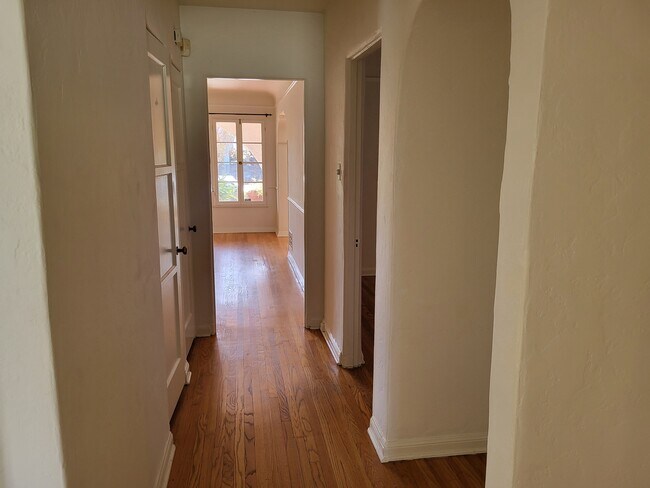 Building Photo - 346 N Alfred St